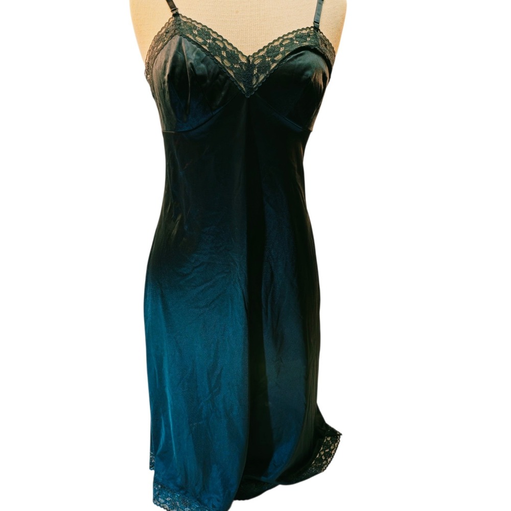 Vintage Vanity Fair Black Lace Trimmed Full Slip Dress Antron Nylon SZ 34 Long